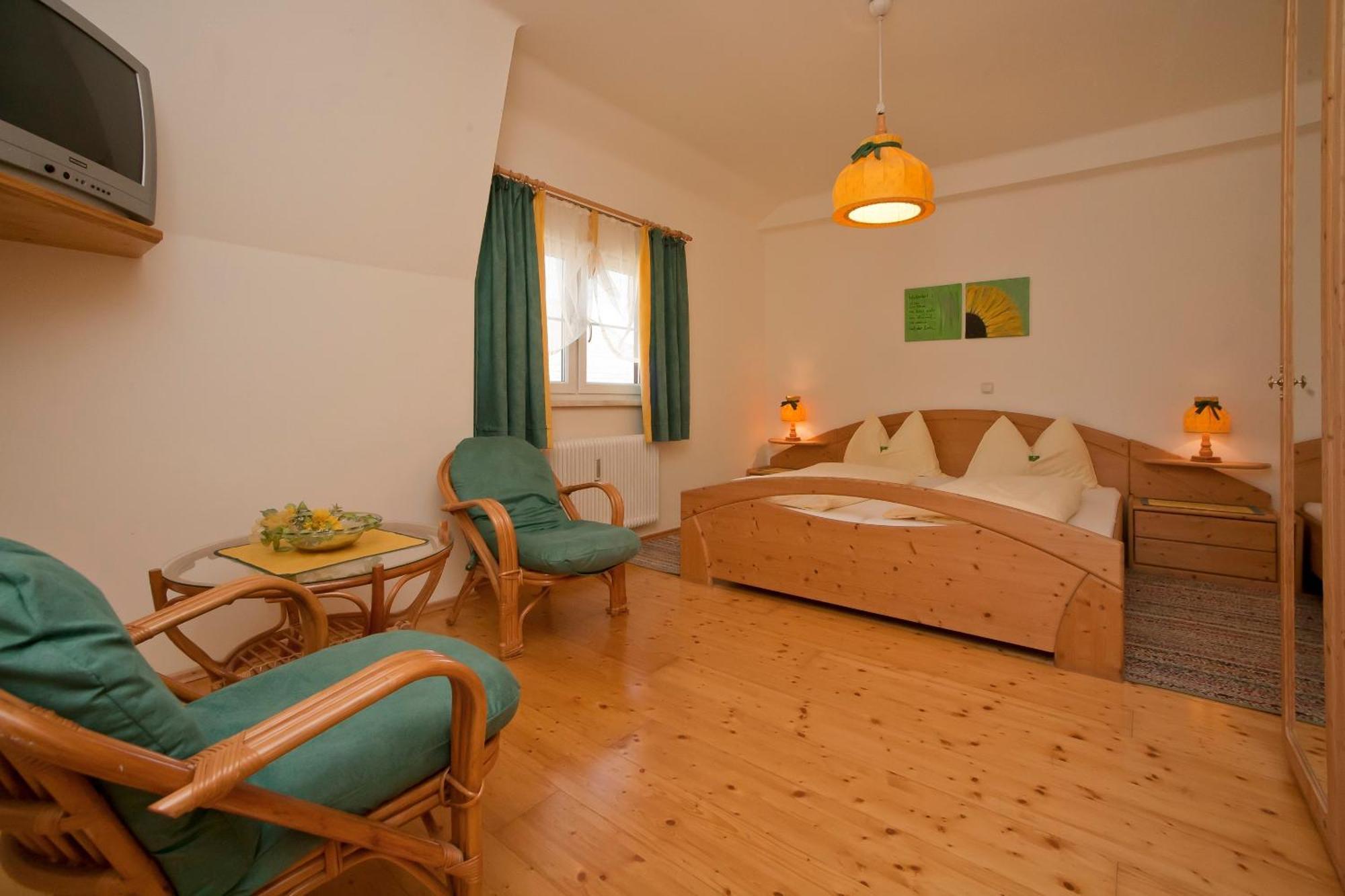 Bio-Bauernhof-Hotel Matlschweiger Lassing  Bagian luar foto